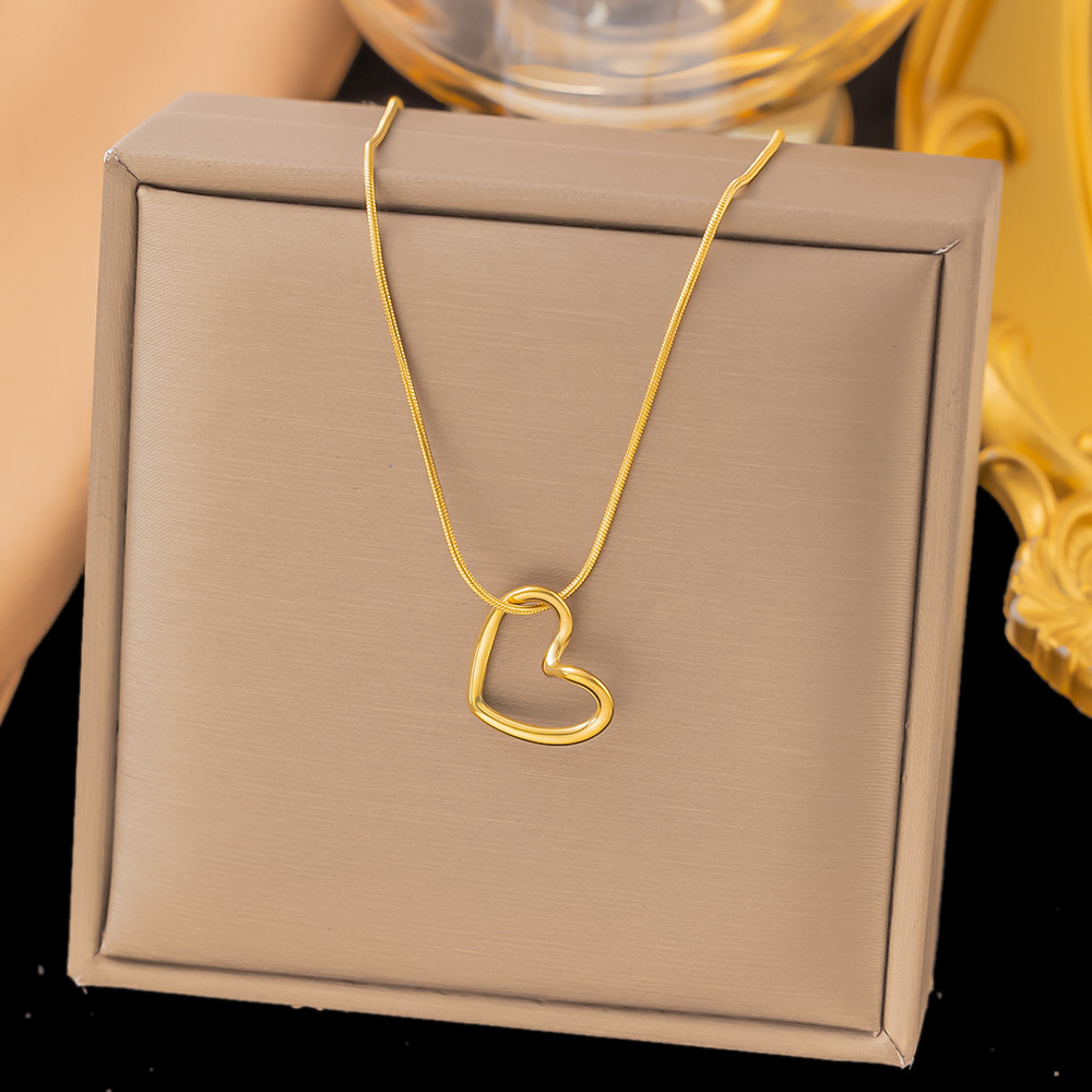collana con cuore cavo