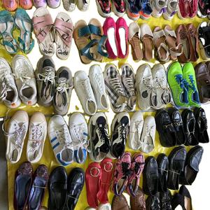 Fardos de zapatos usados de marca, zapatillas de deporte para hombre, sandalias usadas a granel, zapatos deportivos de segunda mano para hombre, mujer y niños - Product Image 6
