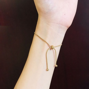 สร้อยข้อมือดีไซน์เนอร์ลดราคาสำหรับผู้หญิง ชุบทอง สแตนเลส แฟชั่น สร้อยข้อมือแบบโซ่ ขายส่ง - Product Image 5