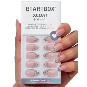 Uñas Postizas de Lujo Cortas en Forma de Almendra Hechas a Mano, Uñas de Gel Suave con Diseño de Flores Plateadas en 3D, Lindas Uñas de Invierno para Presionar, Venta al por Mayor - Product Image 1