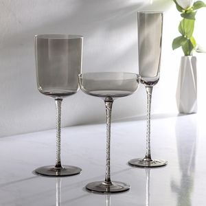 Verres à <span class=keywords><strong>vin</strong></span> rouge, à champagne et coupes à cocktail gris, en cristal sans plomb, faits main, personnalisés, avec <span class=keywords><strong>gravure</strong></span> spirale <span class=keywords><strong>sur</strong></span> tige, vente en gros - Product Image 1