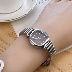 Relojes <span class=keywords><strong>de</strong></span> Oferta para Dama Cuadrados con Correa <span class=keywords><strong>de</strong></span> Acero Inoxidable para Mujer y Chica, Relojes <span class=keywords><strong>de</strong></span> Pulsera Minimalistas <span class=keywords><strong>de</strong></span> Cuarzo en <span class=keywords><strong>Plata</strong></span> y Oro - Product Image 2