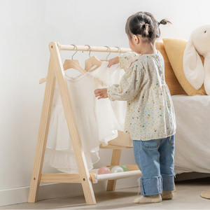 Appendiabiti da pavimento in legno massello comodo Design pieghevole piccolo bovindo stendino stendini per porta oggetti - Product Image 1