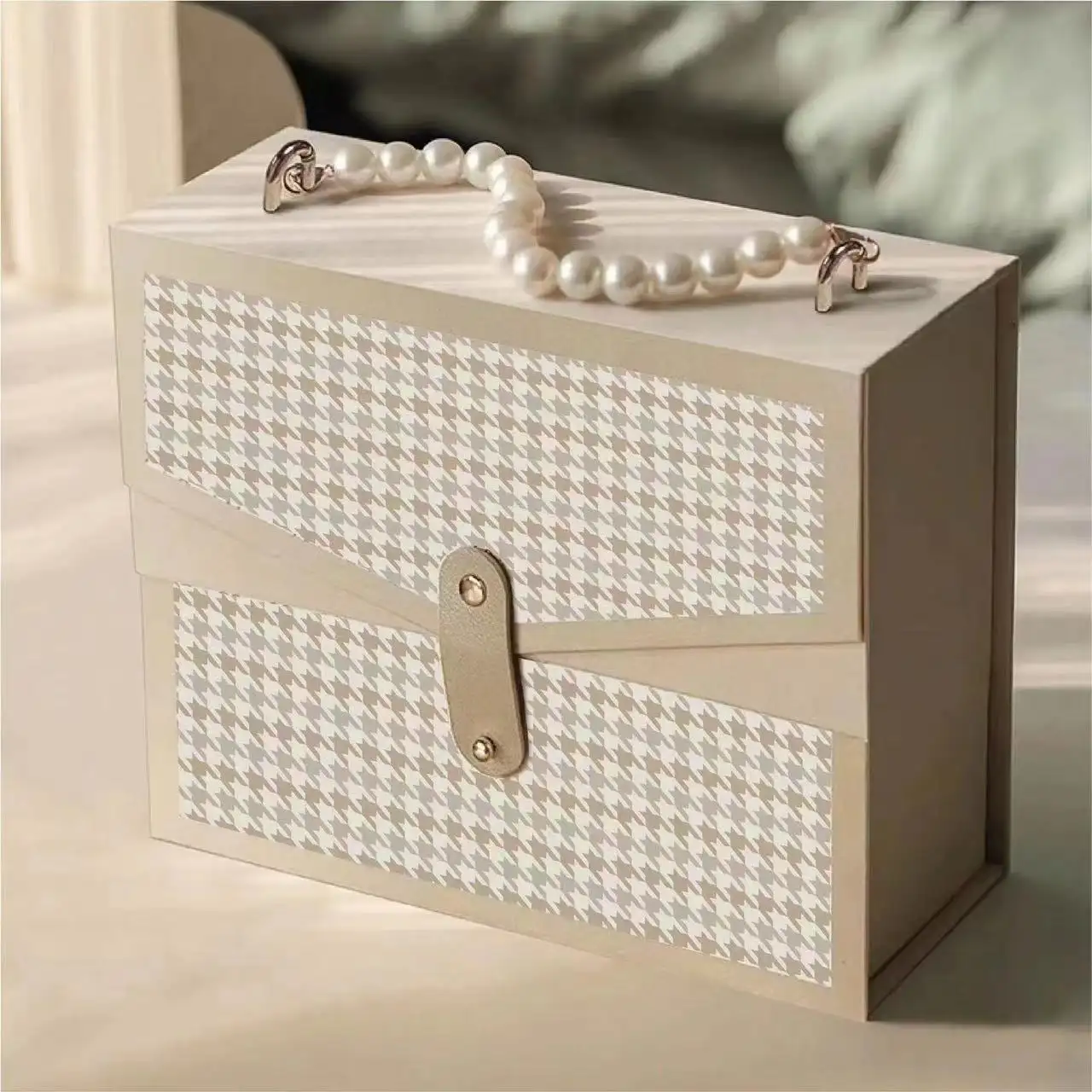 ถุงกระดาษพกพาสายโซ่สำหรับใช้ในวันวาเลนไทน์กล่องของขวัญกล่องใส่ลิปสติกแบบถือมุกกล่องเปล่าใส่มือหรูหรา