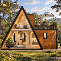 Cabane modulaire préfabriquée en forme de A, maison de glamping en WPC avec balcon et terrasse, étanche, installation rapide pour villas de villégiature en plein air
