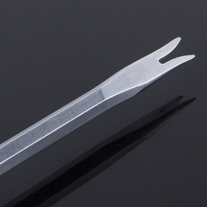 Palanca de desgarrar Outools de grado industrial, extractor de clavos con extremo recto y agarre antideslizante para demolición y desmantelamiento. - Product Image 2