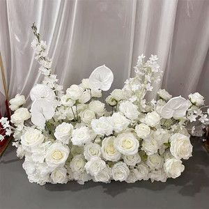 Composizione Floreale Personalizzata per Corridoio Nuziale con Rose Bianche, Orchidee e Fiori Artificiali Eleganti - Product Image 6