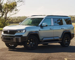 BYD DENZA B8, Vehículo Híbrido Enchufable (PHEV) con Volante a la Derecha (RHD), SUV Nuevo de 6 Plazas, Nueva Tendencia, 4x4 Todoterreno, Conducción Inteligente - Product Image 2