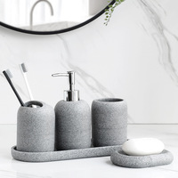 Ensemble de salle de bain moderne en résine BX : Distributeur de savon, porte-brosse à dents, gobelet, porte-savon, brosse WC, pot à cotons-tiges, plateau pour la maison et l'hôtel