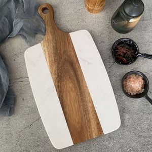 Planche à découper carrée en marbre et bois d'acacia avec poignée - Planche de service élégante et durable pour fromage et steak - Product Image 3