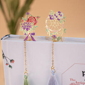 Marque-page en métal créatif, série mini-fleurs, en laiton avec pompon, motif chinois classique, en stock, cadeaux exquis et abordables - Product Image 1