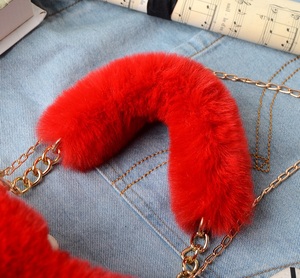 กระเป๋าถือกำมะหยี่รูปหัวใจสำหรับเด็กผู้หญิงของขวัญน่ารักกระเป๋าผู้หญิงขนเทียมสะพายข้าง - Product Image 3