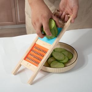 2'si 1 Arada Sebze Doğrayıcı, 4.5mm EKSTRA BÜYÜK JÜLYEN VE DİLİLMELİ Kesimler İçin, Masif Ahşap Mandolin Dilimleyici, Profesyonel Alet - Product Image 6