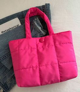Sac fourre-tout matelassé pour femme, nouvelle collection 2026, sacs à main de créateur tendance, sacs matelassés personnalisés pour femme, vente en gros - Product Image 4