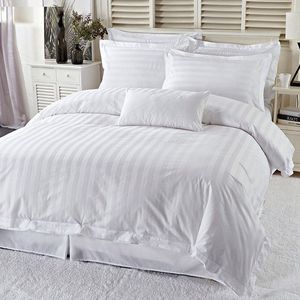 Parure <span class=keywords><strong>de</strong></span> lit 4 pièces en satin rayé pour hôtel, style minimaliste pour gîtes, draps, <span class=keywords><strong>housse</strong></span> <span class=keywords><strong>de</strong></span> <span class=keywords><strong>couette</strong></span> et taies d'oreiller en <span class=keywords><strong>lin</strong></span> d'hôtel, directement <span class=keywords><strong>de</strong></span> l'usine - Product Image 3