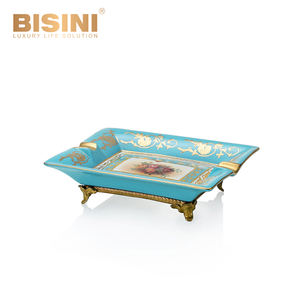 Superbe porcelaine bleue de style baroque français avec cendrier à cigares en cuivre ornement de plateau à motif rose cendrier rectangulaire de bureau - Product Image 1