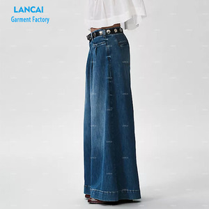 Jeans pour femmes personnalisés, écologiques, coupe droite, taille basse, bleu clair uni, décontractés, avec effet délavé et ceinture boutonnée - Product Image 3