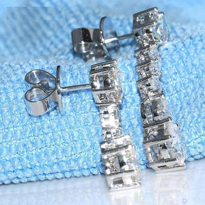 Boucles d'oreilles en or blanc avec diamants ronds taille brillant, couleur D, certifiées GIA, bijoux de mariage classiques pour femmes - Product Image 4