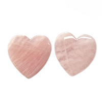 Vente en gros de pierres Gua Sha en quartz rose en forme de cœur avec logo personnalisé, outil de massage facial et corporel en cristal rose Guasha, outil de beauté