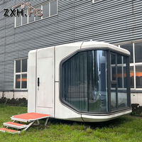 Maison capsule de 28 m² avec verre panoramique à faible émissivité, maison capsule préfabriquée pour l'hébergement en hôtel-resort