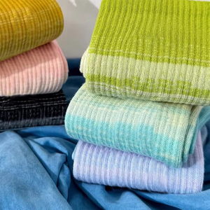 Fabrication de <span class=keywords><strong>chaussettes</strong></span> de qualité personnalisées pour femmes, <span class=keywords><strong>jolies</strong></span> <span class=keywords><strong>chaussettes</strong></span> de Saint Valentin en coton de bambou côtelé rouge avec logo brodé - Product Image 6