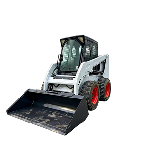 Chargeuse compacte Kubota SSV75 à roues blanches – Composant essentiel du moteur - Product Image 1