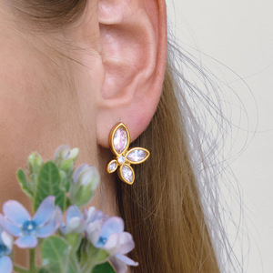 Boucles d'oreilles clous en zircon marquise floral plaqué or avec serti clos, pour usage quotidien - Product Image 3
