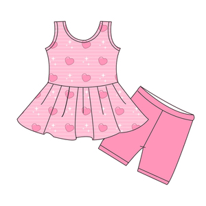 Conjunto de Dos Piezas para Niña Pequeña para el Día de San Valentín, Top sin Mangas con Estampado de Corazón y Pantalones Cortos Lisos de Seda de Leche - Product Image 1
