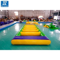 Parc aquatique gonflable avec échelle d'escalade, pont flottant, parcours d'obstacles pour les sports nautiques