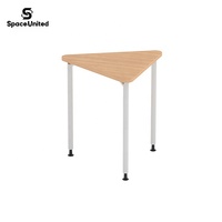 Table de formation triangulaire mobile moderne en métal SpaceUnited pour salle de conférence et bureau informatique