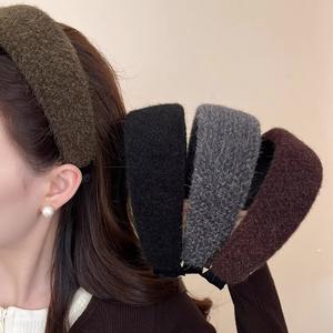 ที่คาดผมผ้าพลัฌสีน้ำตาลกาแฟสำหรับผู้หญิง ฤดูใบไม้ร่วง ฤดูหนาว เหมาะสำหรับงานปาร์ตี้ งานหมั้น หรือเป็นเครื่องประดับผม - Product Image 1