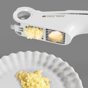 <span class=keywords><strong>Presse</strong></span>-ail <span class=keywords><strong>manuel</strong></span> multifonctionnel 4-en-1 Outil de cuisine en acier inoxydable pour <span class=keywords><strong>purée</strong></span> de légumes <span class=keywords><strong>Presse</strong></span> à comprimés en plastique de haute qualité - Product Image 4