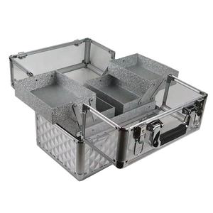 Estuche de tren de aluminio <span class=keywords><strong>transparente</strong></span> de estilo Vintage profesional Estuche de tocador de panel de acrílico <span class=keywords><strong>transparente</strong></span> grande para <span class=keywords><strong>maquillaje</strong></span> Hecho ABS duradero - Product Image 6