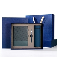 Coffret cadeau d'affaires en cuir personnalisable de luxe, comprenant un carnet A5, un stylo et une tasse isotherme.