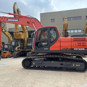 Excavateur hydraulique doosan 225lca d'occasion à vendre, matériel de construction de haute qualité avec composants de base, pompe à engrenages - Product Image 1