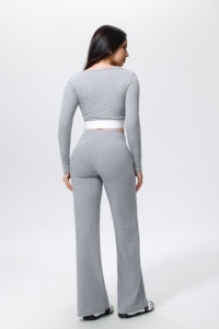 Set Yoga 2 Pezzi: Top Corto a Collo Quadrato con Maniche Lunghe e Leggings a Vita Alta, Tinta Unita, Traspirante in Spandex e Cotone - Product Image 4