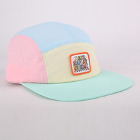 Casquette de camping personnalisée à 5 panneaux, multicolore, blocs de couleurs pastel, pour trail running, avec logo en patch tissé, visière plate, casquette de sport