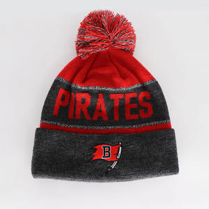 Gorro de Invierno con Bloques de Color de Equipos Deportivos, Texto Jacquard y Emblema de Escudo, con Puño, para Artículos de Aficionados y Días de Partido - Product Image 1