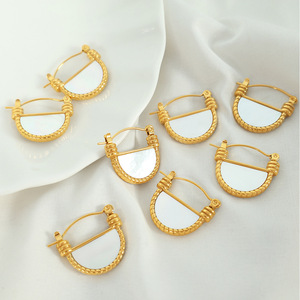 ชุดต่างหูและสร้อยคอรูปทรงเรขาคณิตประดับเปลือกหอยสีขาวสำหรับผู้หญิงใส่ได้ทุกวัน - Product Image 2