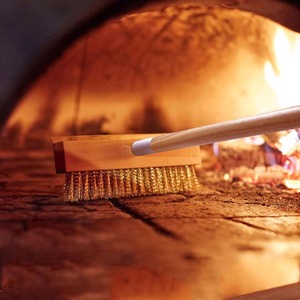 Cepillo para Horno <span class=keywords><strong>de</strong></span> Pizza con Mango <span class=keywords><strong>de</strong></span> Madera, Cepillo <span class=keywords><strong>de</strong></span> Limpieza para Horno <span class=keywords><strong>de</strong></span> Pizza <span class=keywords><strong>de</strong></span> Exterior con Cerdas <span class=keywords><strong>de</strong></span> Latón, Raspador <span class=keywords><strong>de</strong></span> Acero y Punta Roscada <span class=keywords><strong>de</strong></span> Aluminio - Product Image 4