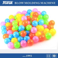 Balle de jouet en plastique, balle de mer, multicolores, fabrication sur machine à souffler le plastique TONVA et moules, production entièrement automatique