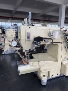 Machine à interlock industrielle à moteur pas à pas RONMACK RM-787BJ-356-EWT - Alimentation manuelle, nouveaux composants de moteur et d'engrenage haute vitesse - Product Image 4