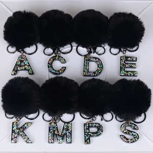 <span class=keywords><strong>Porte</strong></span>-clés en résine avec 26 lettres et sequins, légers, noirs, à pompons, mignons, pour femmes, vente en gros - Product Image 1
