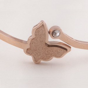Bracelet à breloques papillon en or rose, en alliage de zinc, serti de pierres, bijou cadeau - Product Image 3