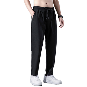 Pantalon de jogging décontracté pour homme, noir, taille élastique avec cordon de serrage, poches latérales, léger et respirant, collection printemps - Product Image 1