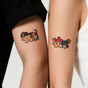 Autocollant de <span class=keywords><strong>tatouages</strong></span> temporaires colorés petit chat et chien mignon couple de dessin animé mignon tatouage étanche pour visage bras jambe - Product Image 3