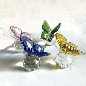 Nieuws Glas Vlinder Figurine Collection Ornament Standbeeld Animal Vliegende Crystal Vlinder Met Crystal Bal Basis