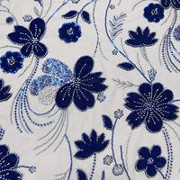 Tissu en dentelle brodée florale traditionnelle bleu or, style ethnique de luxe, broderie florale pour robe, textile personnalisé