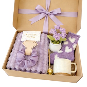Canasta de Regalo Morada para Ella, Caja de Cuidado Personal Acogedora con Manta de Flores de Ganchillo, Regalo para Días Festivos, Cumpleaños, Día de la Madre - Product Image 1