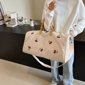Sac de voyage portable grande capacité imprimé cerises, idéal pour le rangement des vêtements, sac fourre-tout pour femmes, sacs de voyage d'extérieur – Offre Spéciale - Product Image 6